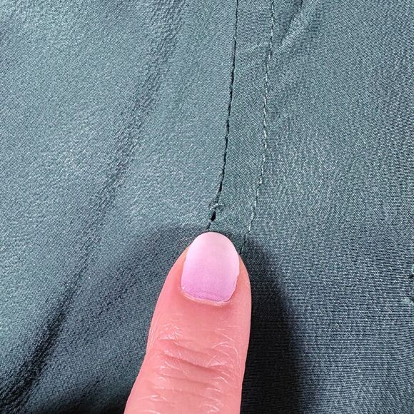 Equipment Femme Silk Shirt Blouse Button Up M Green Professional Timeless Preppy - Picture 7 of 11